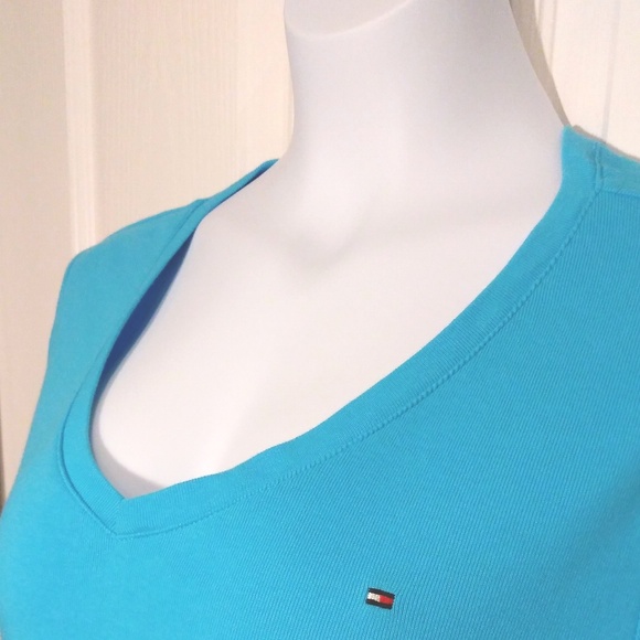 TOMMY HILFIGER V-NECK TEE - Picture 3 of 6